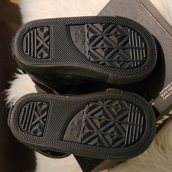 Converse Sneakers - Picture 6 of 9